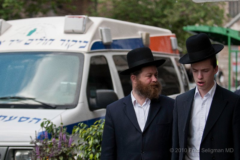 20100409_112437 D300.jpg - 2 young men, Mea Shearim